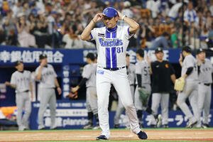 DeNA対巨人　敗れて厳しい表情のDeNA三浦監督(撮影･宮地輝)