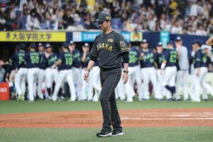 阪神対ヤクルト　ヤクルトに敗れ、引き揚げる阪神藤川監督(撮影･前田充)