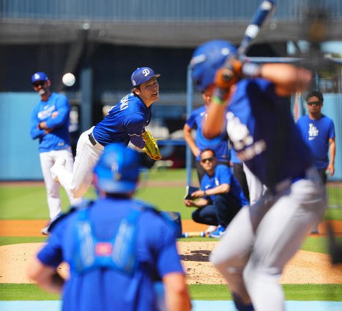 ドジャース対ブルージェイズ　ライブBPに臨むドジャース佐々木(撮影･垰建太)