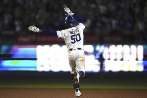 5回、逆転2ランを放ったドジャースのベッツ(AP)