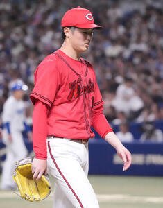 中日対広島　5回終了、ベンチへ戻る広島先発の森下(撮影･森本幸一)
