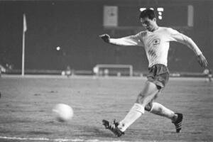釜本邦茂さん死去｢サッカー人生に悔いはない｣84年国立での引退試合で生涯通算548点目