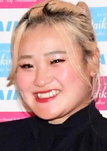 女子ゴルフ桑木志帆がプールで黒水着、浴衣…｢あーしの夏休み｣オフショツト