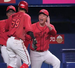 【広島】新井監督、3ラン&決勝犠飛の菊池涼介に｢本当頼りになるベテラン｣／一問一答