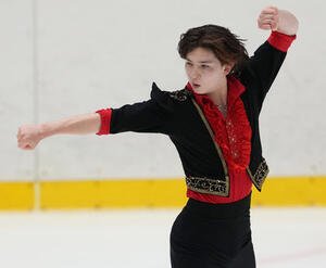【フィギュア】首位発進の中田璃士、どすこいポーズは｢完璧｣　6分間練習で4回転ループ着氷