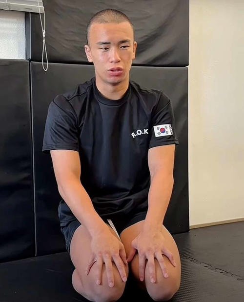 頭をまるめて制裁マッチに臨んだとしぞうだったが…(としぞうのYouTubeチャンネルから)