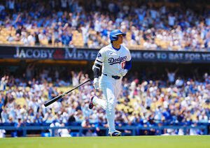ドジャース対ブルージェイズ　1回裏ドジャース無死、ソロ本塁打を放つ大谷(撮影･垰建太)