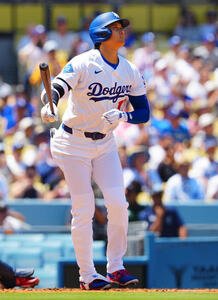 ドジャース対ブルージェイズ　1回裏ドジャース無死、ソロ本塁打を放つ大谷(撮影･垰建太)