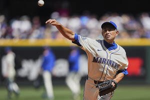 背番号51で始球式を行ったイチロー氏(AP)