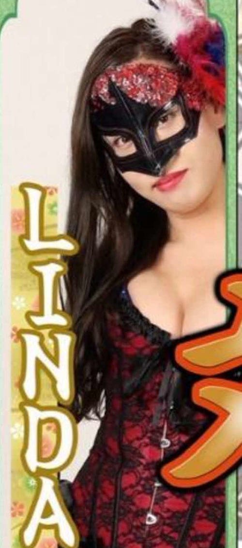 覆面をつけた状態のLINDA