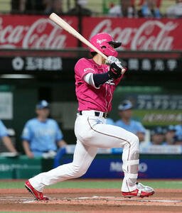 西武対楽天　1回表楽天1死、中前に二塁打を放つ宗山(撮影･たえ見朱実)