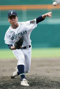 松商学園対岡山学芸館　力投する岡山学芸館先発の	青中(撮影･小島史椰)
