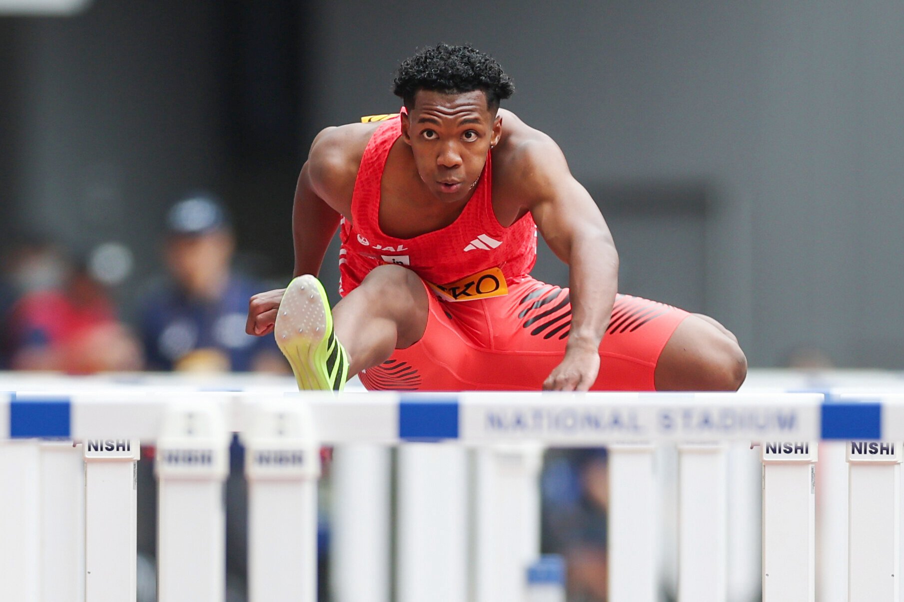 セイコーゴールデングランプリ男子110メートル障害で優勝した村竹ラシッド=2025年5月18日午後1時26分、国立競技場、藤原伸雄撮影