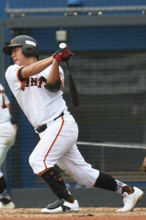 多摩川ボーイズの井端はこの試合3安打目をレフト前にはじき返した(撮影･久我悟)
