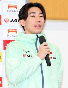 日本代表体操男女･トランポリン新ユニホーム発表会に登壇し、意気込みを語る南(撮影･山本朝陽)