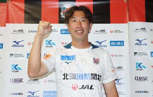 就任会見に臨んだ札幌の柴田新監督(撮影･保坂果那)