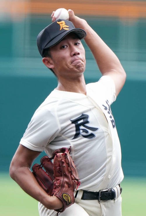 東大阪大柏原対尽誠学園　力投する尽誠学園先発の広瀬(撮影･小島史椰)