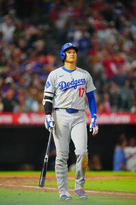 エンゼルス対ドジャース　6回表ドジャース無死一、二塁、遊直から三重殺に倒れぼうぜんとする大谷(撮影･垰建太)