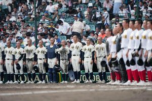 創成館対神村学園　創成館に敗れガックリする神村学園ナイン(撮影･小島史椰)