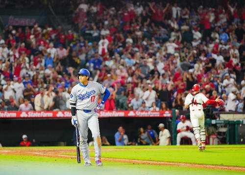 エンゼルス対ドジャース　6回表ドジャース無死一、二塁、遊直から三重殺に倒れ、ぼうぜんとする大谷(撮影･垰建太)