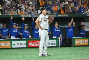 巨人対中日　5回表中日2死二塁、ボスラーに適時打を許す田中将(撮影･滝沢徹郎)