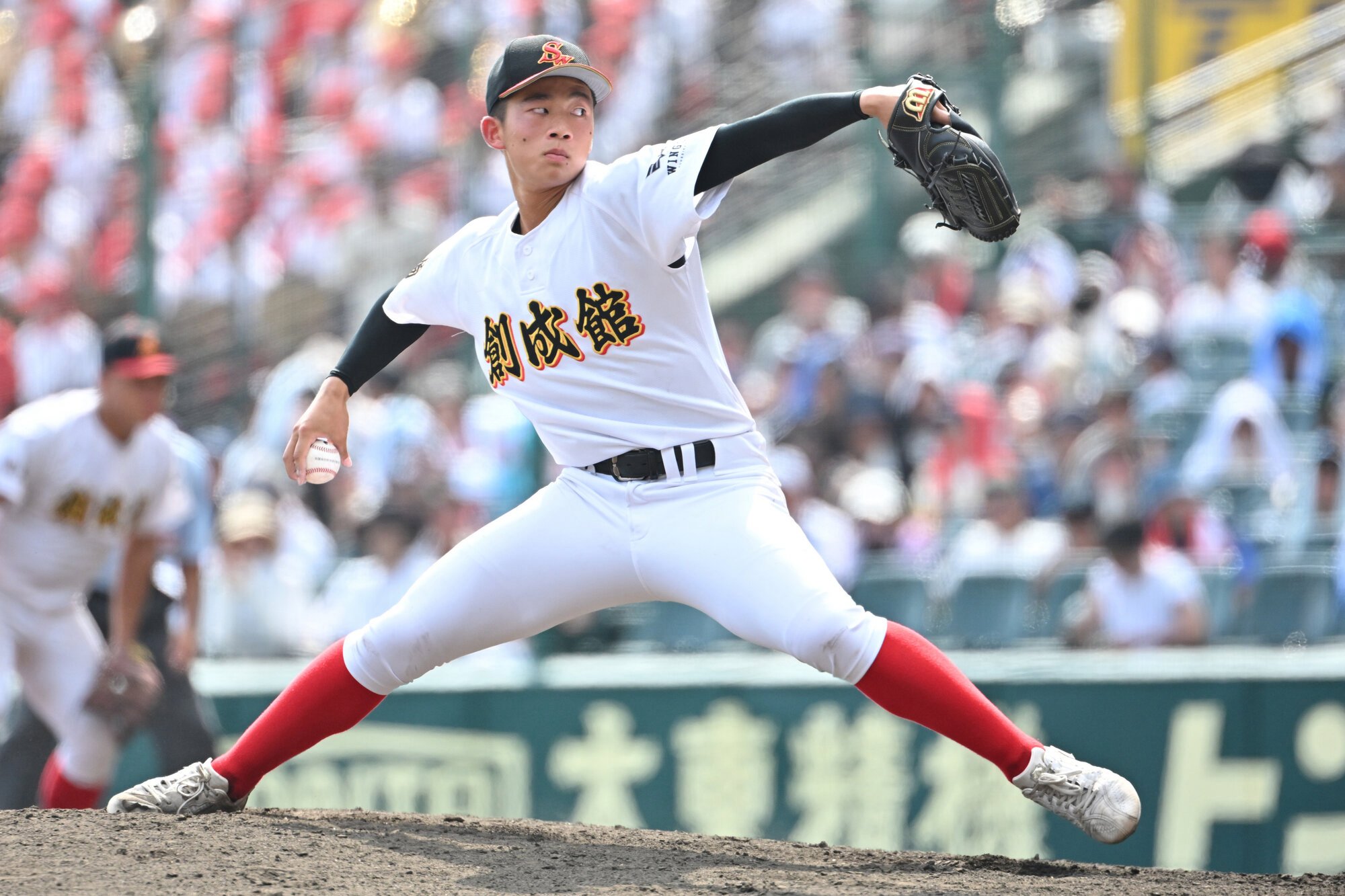 創成館―神村学園　七回裏、創成館2番手でマウンドに上がった森下=角野貴之撮影