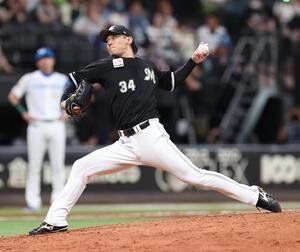 日本ハム対ロッテ　9回に登板の高野(撮影･黒川智章)