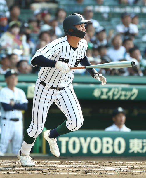 開星対仙台育英　1回表開星1死一、三塁、松崎は先制中犠飛を放つ(撮影･上田博志)