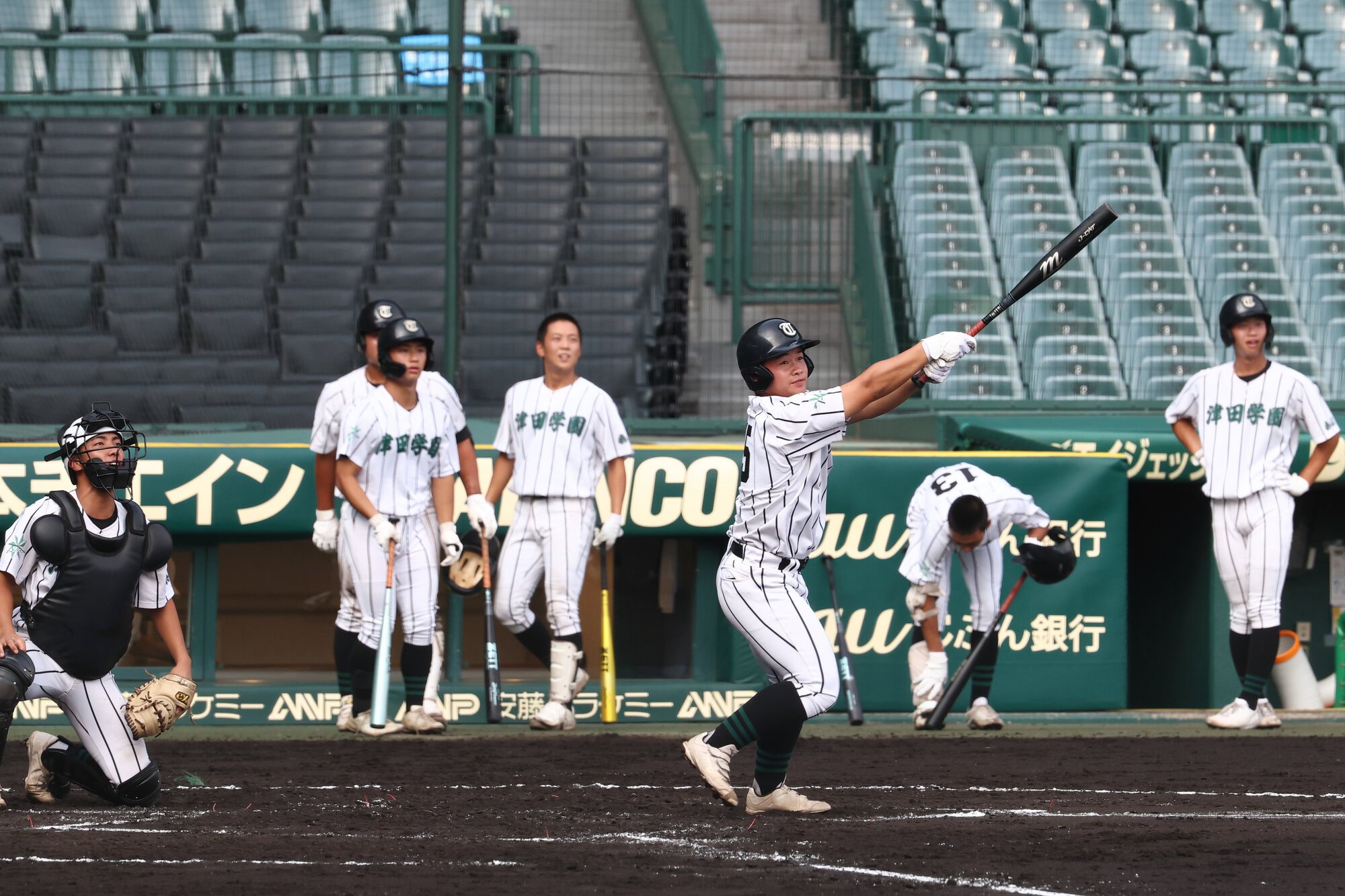 練習する津田学園の選手たち=竹花徹朗撮影