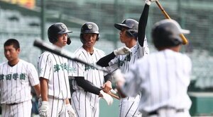 練習する津田学園の選手たち