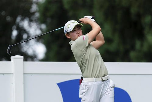 第1ラウンドで12位スタートとなった岩井明愛(AP)