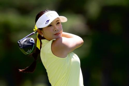 4番、ティーショットを放つ河本(撮影･河田真司)