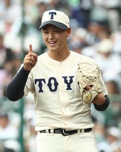 花巻東対東洋大姫路　マウンドで笑顔を見せる東洋大姫路･阪下(撮影･上田博志)