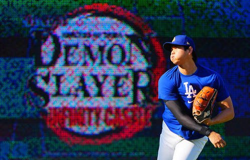ドジャース対パドレス　試合前、ファンの声援を受けながら練習に臨むドジャース大谷(撮影･垰建太)