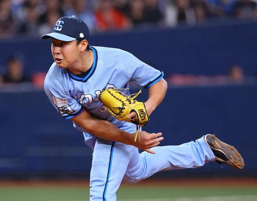 オリックス対西武　8回、3番手で登板した西武山田(撮影･藤尾明華)
