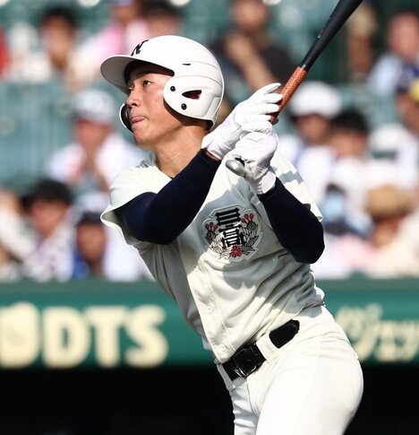 一回裏日大三2死二、三塁、安部は2点適時三塁打を放つ