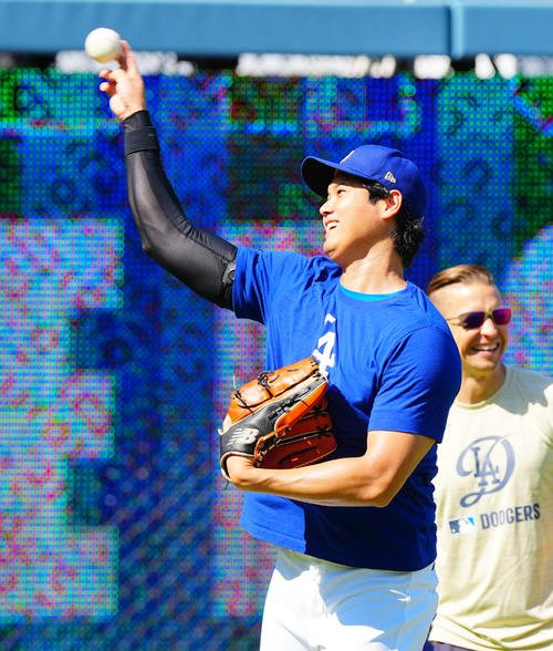 ドジャース対パドレス　リラックスした表情で調整するドジャース大谷(撮影･垰建太)