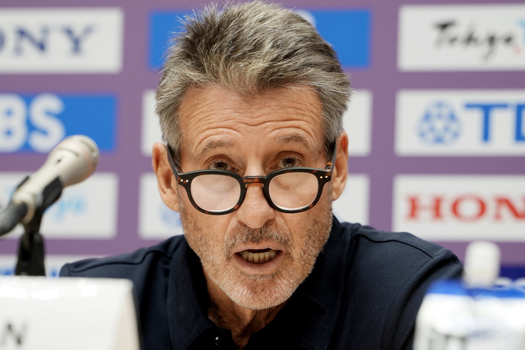 陸上の世界選手権の閉幕を前に、記者会見する世界陸連のセバスチャン･コー会長=藤原伸雄撮影