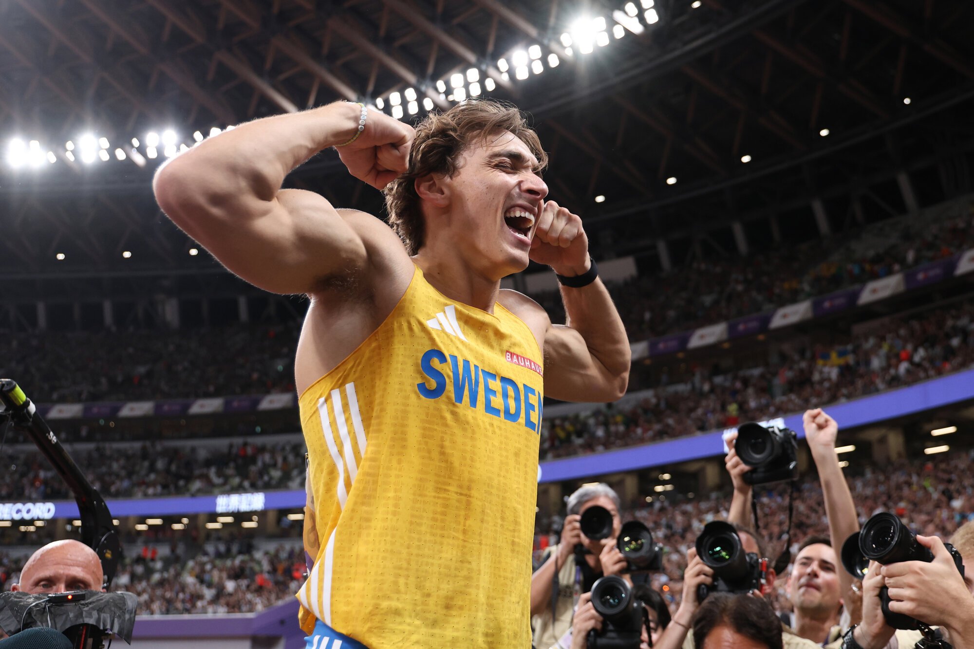 男子棒高跳び決勝で世界新記録を更新し、優勝したアルマント･デュプランティス=友永翔大撮影