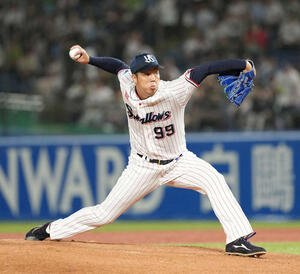 ヤクルト対阪神　力投するヤクルト先発の青柳(撮影･井上学)