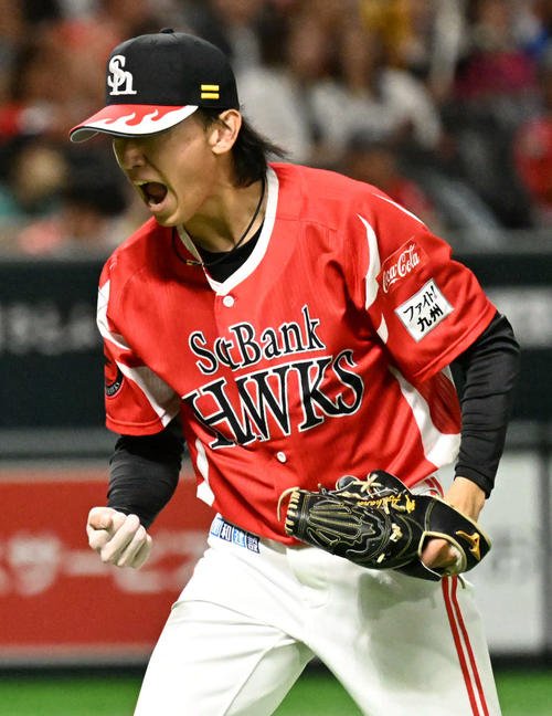 ソフトバンク対オリックス　5回表オリックス2死三塁、打者杉本を右飛に仕留め雄叫びを上げる大津(撮影･林敢治)