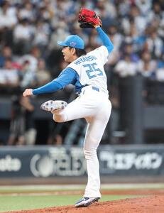 日本ハム対楽天　5回表、900試合登板を達成した宮西(撮影･黒川智章)