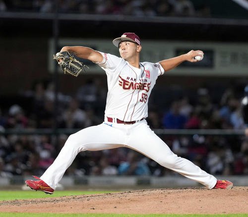 楽天対ソフトバンク　8回からマウンドに上がった楽天泰(撮影･たえ見朱実)