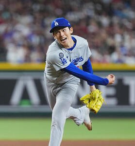 ダイヤモンドバックス対ドジャース　7回に登板し、力投するドジャース佐々木(撮影･菅敏)