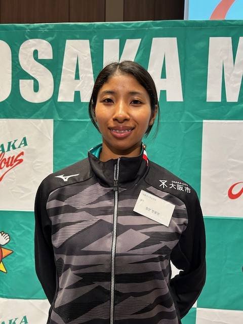 開幕前パーティーで取材に応じる大阪マーヴェラスの副主将･宮部愛芽世(撮影･横田和幸)