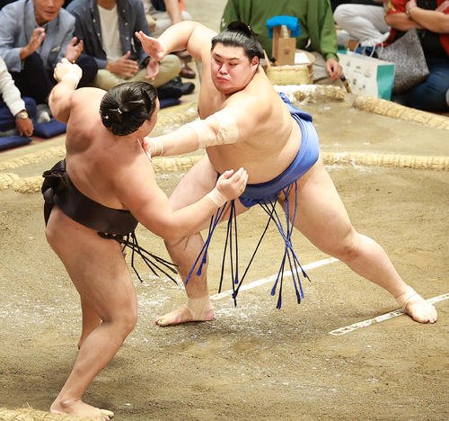 大の里(右)(2025年9月25日撮影)
