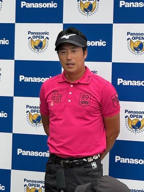取材に応じる小鯛竜也