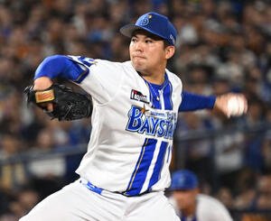 DeNA対巨人　巨人戦に先発し、力投するDeNA東(撮影･千葉一成)