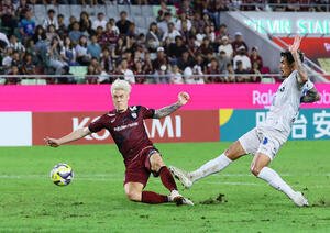 神戸対清水　後半終了間際、決勝ゴールを決める神戸酒井(撮影･藤尾明華)