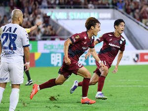 神戸対清水　後半、同点ゴールを決め駆けだす神戸鍬先(撮影･藤尾明華)